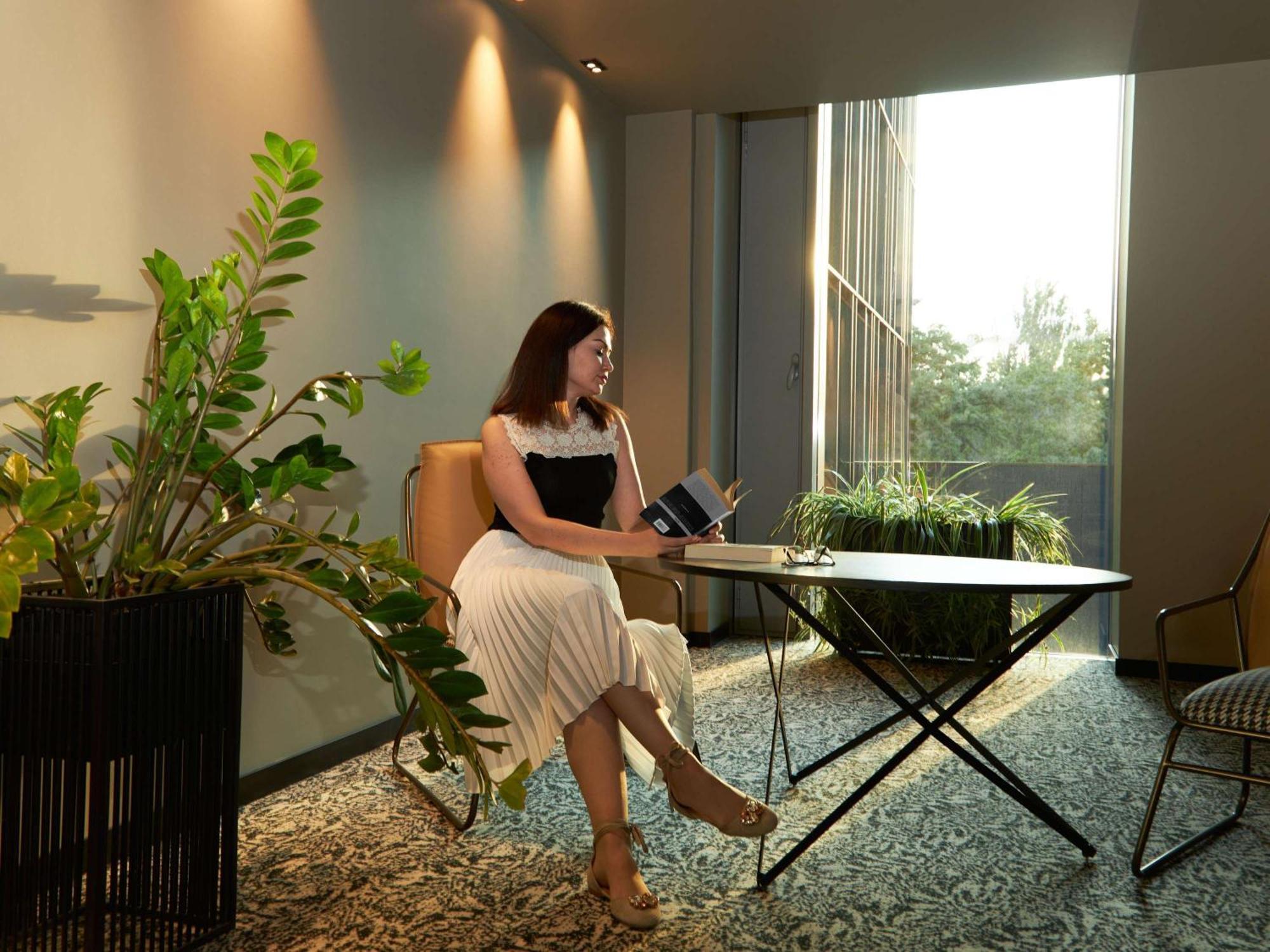 Novotel Living Almaty Jetisu Buitenkant foto