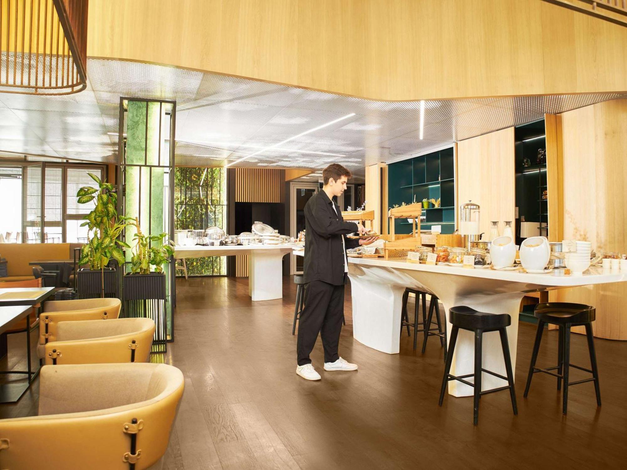 Novotel Living Almaty Jetisu Buitenkant foto