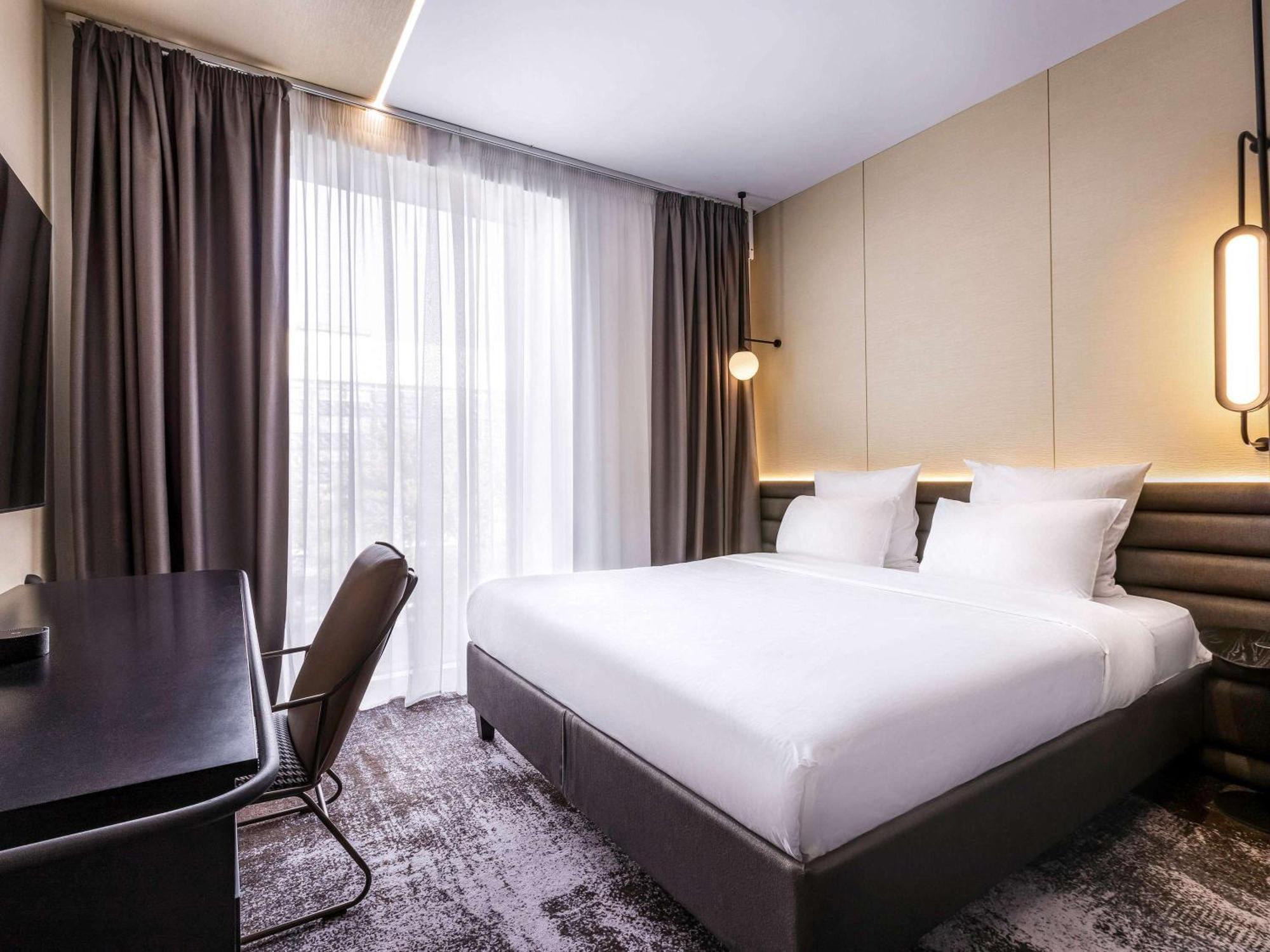 Novotel Living Almaty Jetisu Buitenkant foto