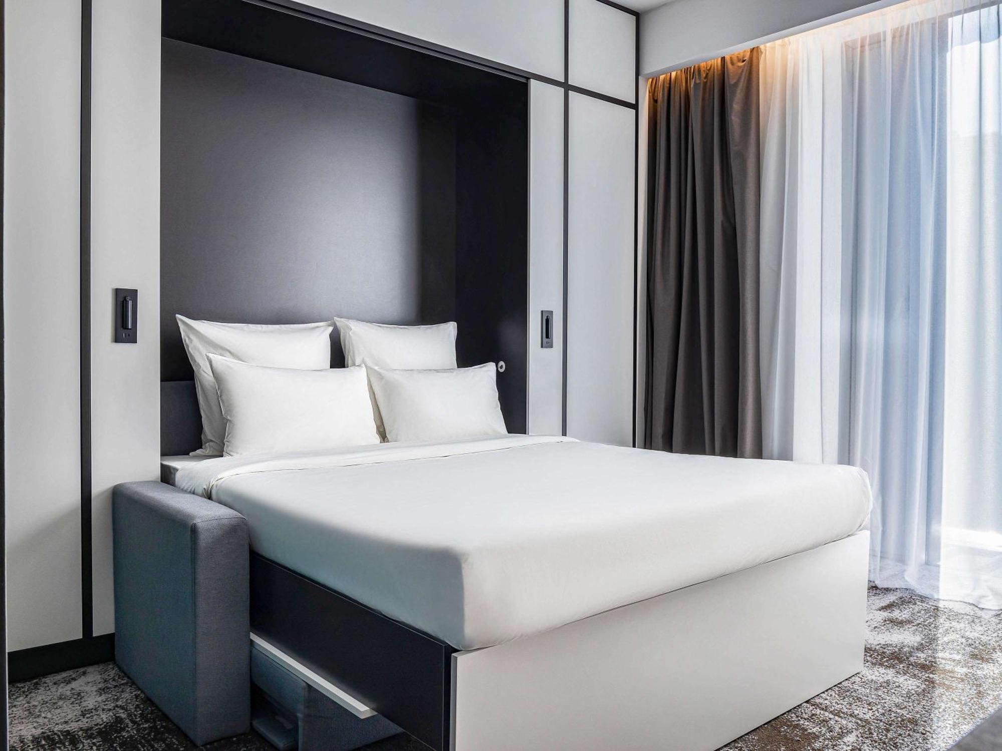 Novotel Living Almaty Jetisu Buitenkant foto
